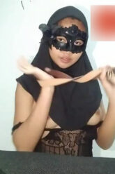 VICOLETA Hijab Suka BDSM