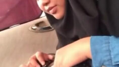 HIJAB Mahasiswi Nyotong Di Mobil