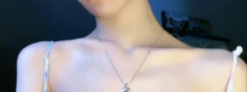 HILDA STEV Pamer Susu Montox