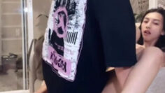 KARINA DI Genjot Di Atas Kursi