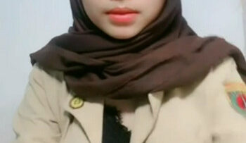 RENA JILBAB Pramuka Pamer Susu