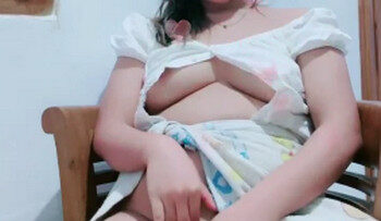 TCA Ngangkang Bogel Depan Teras