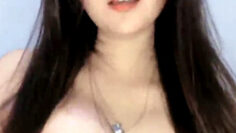 MELODI Pamer Susu Montok