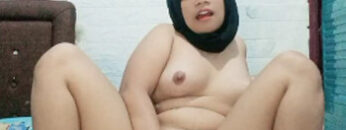 MELA Hijab Colok memek Pakai Jari