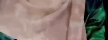 TANTE Hijab Ngocokin Ponakan Sampai Crot