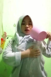 PELAJAR Hijab Horny Di Kamar mandi