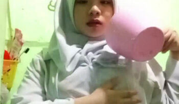 PELAJAR Hijab Horny Di Kamar mandi